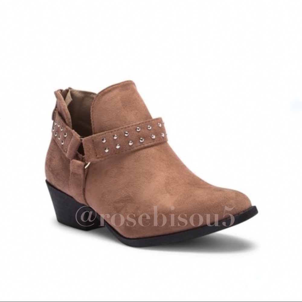 ๐{TOP MODA} Taupe Studded Detail Suede Booties - Picture 7 of 7